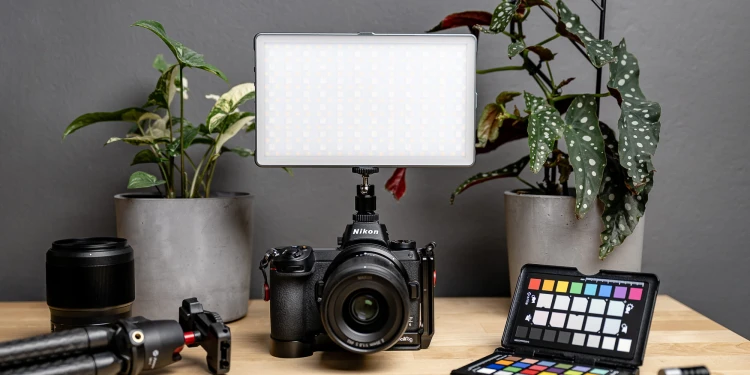 Grafika - Lampa LED Newell RGB-W Rangha Max_05.jpg