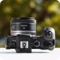 obiektyw-canon-rf-50mm-f1-8-stm-obiektyw-z-aparatem.jpg
