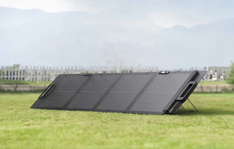 EcoFlow-110W-Lightweight-Portable-Solar-Panel-lifestyle (2).webp