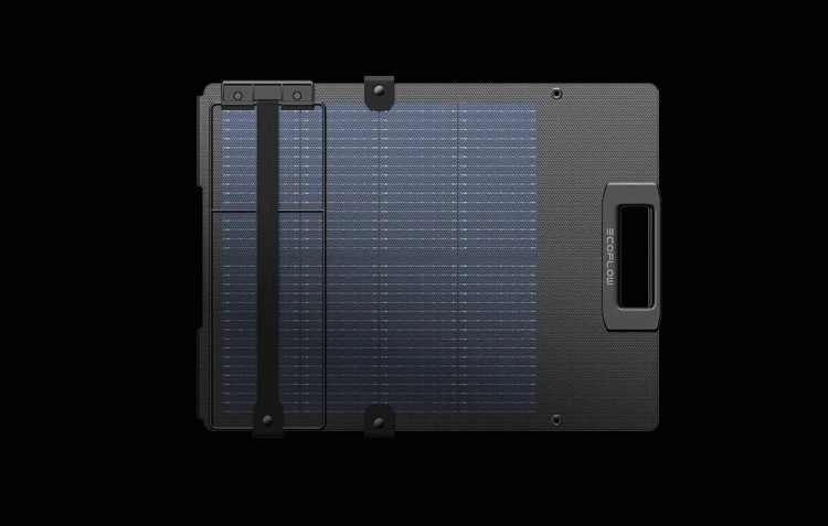 EcoFlow-110W-Lightweight-Portable-Solar-Panel-lifestyle (5).webp