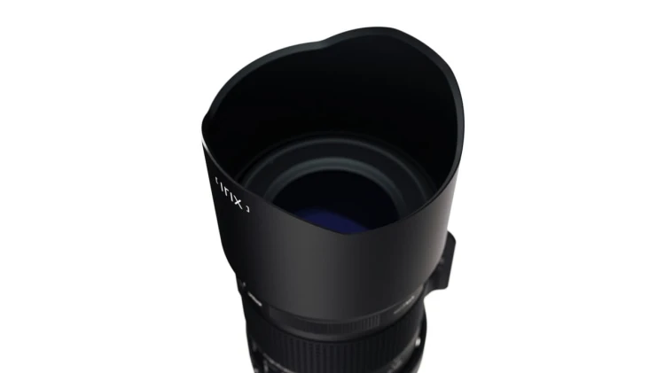 Irix_150mm_f2.8_lenshood.jpg
